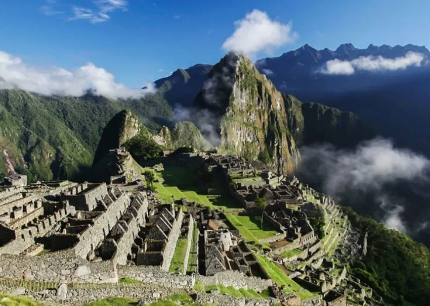 鳥瞰印加古城馬丘比丘，秘魯最具代表性的旅遊地標。 圖片來源：Alex Bryce - PROMPERÚ