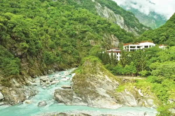 太魯閣晶英酒店在峽谷環抱下，近距離享受大自然風貌圖。圖／太魯閣晶英酒店提供