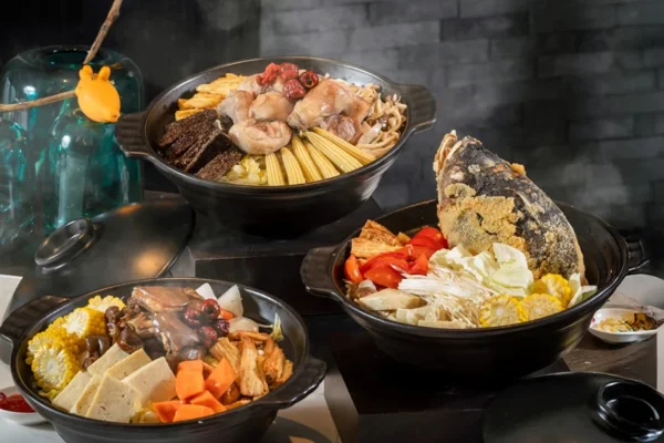 圖1_【邵 中餐廳】今冬推出三款匠心呈現暖補與在地風味兼具的暖心鍋物，每份1200元+10%。圖力麗觀光提供