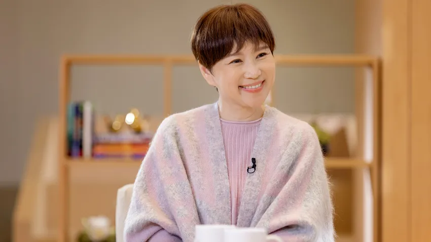 第60屆金鐘獎「生活風格節目主持人獎」得主——詹慶齡老師，將於2025年12月19日（星期五）晚間，擔任北投大地酒店年度文學講座的壓軸嘉賓。這場深度對談將在酒店著名的「光陰部落藏書閣」舉行，詹老師將以她的暢銷著作《島讀臺灣》為引，帶領聽眾從北投溫泉鄉的靜謐中，重新凝視臺灣土地上的文化足跡與獨立閱讀的精神。想在歲末年終，來一趟身心療癒的文學之旅嗎？限量名額與獨家住宿專案現正開放預訂。