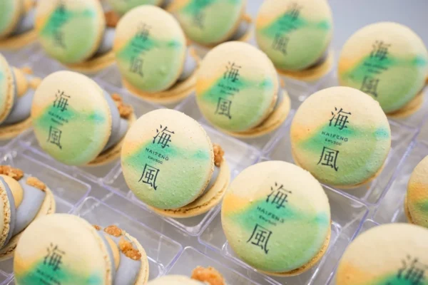 MANO MANO 為台鐵「海風號」打造一站一味的專屬馬卡龍旅程。圖／MANO MANO提供