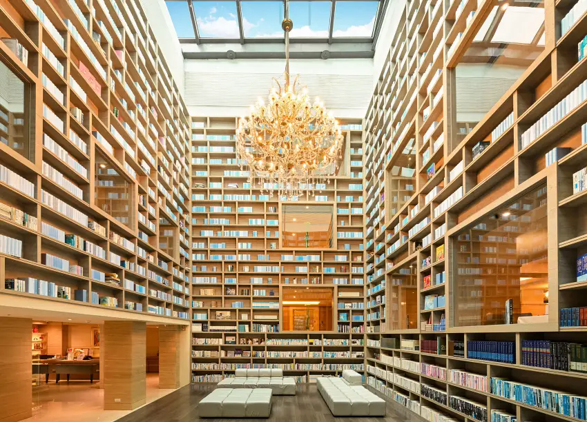 講座地點選在大地酒店最具盛名打卡勝地「光陰部落藏書閣」(照片提供：大地酒店)