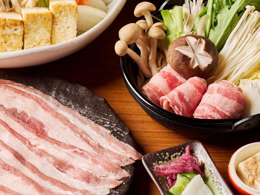 【舞 日本料理】午間推出以溫潤慢食為概念的牛肉壽喜燒鍋物定食，每份780元+10%。圖力麗觀光提供