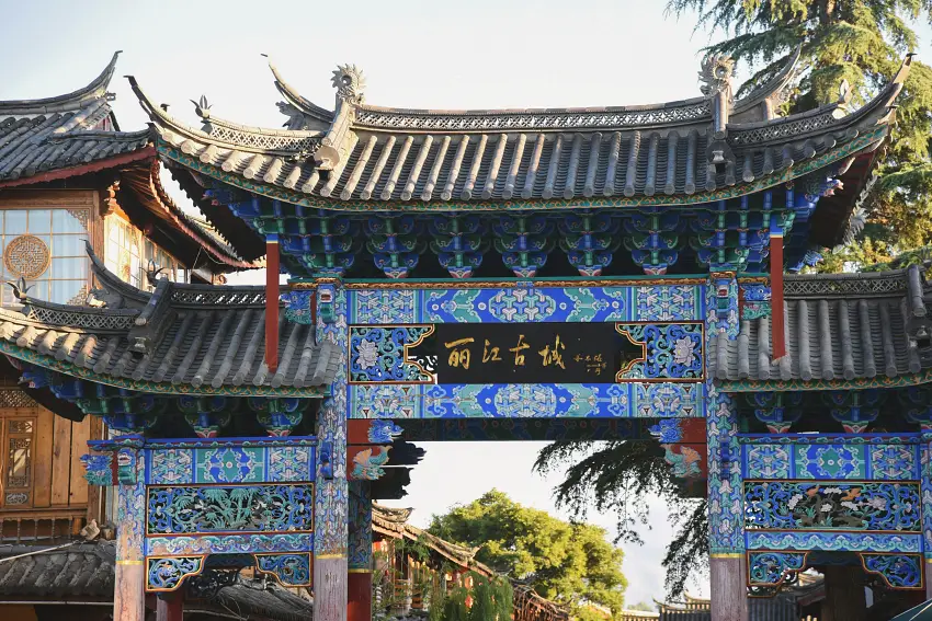 古色古香的古城牌坊