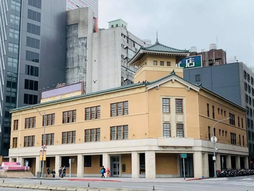 大阪商社台北支店,今為國家攝影文化中心(位於北市忠孝西路一段與懷寧街口)