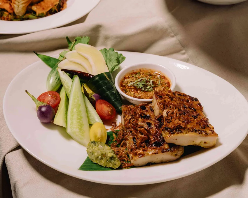 整個 12 月，曼谷暹羅安納塔拉酒店旗下多間餐廳將推出節慶限定菜色，為旅人獻上豐盛的年底味蕾饗宴。