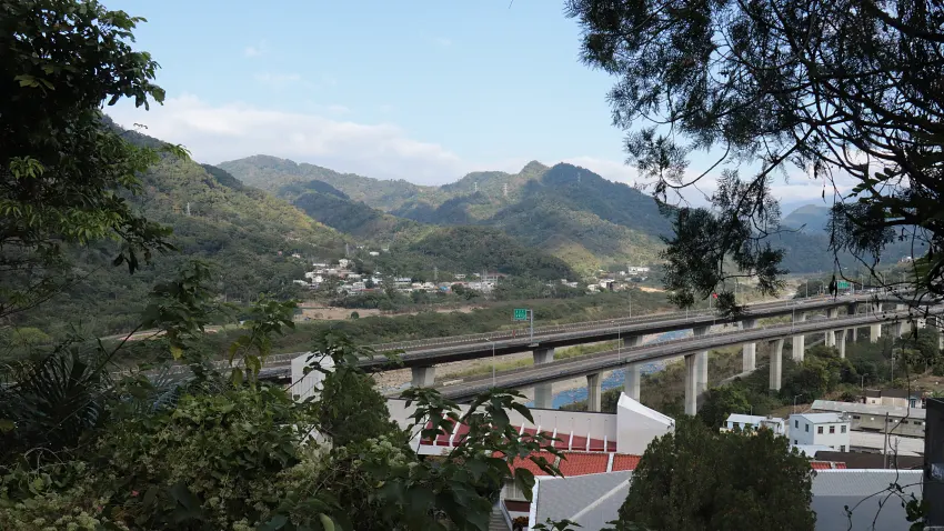 苗栗出磺坑是座位於公館鄉南邊的山城小鎮，曾因石油開採繁榮一時