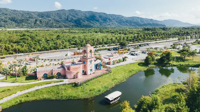 理想大地水岸園區串聯運河、鏡湖與落羽松,展現歐風慢活美景。