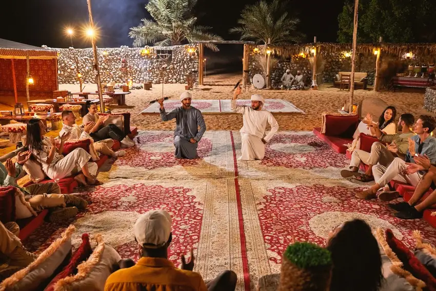 傳統表演融合了遊牧文化與現代創新,充滿電影《阿拉丁》場景的魔幻魅力