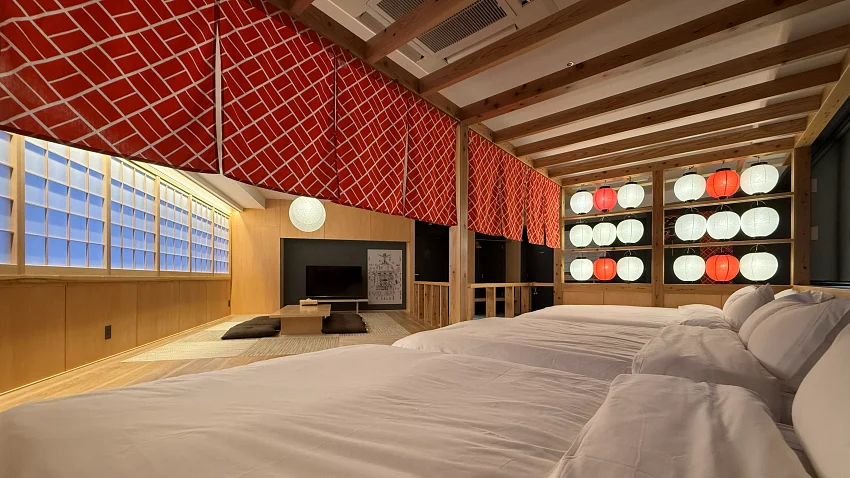 2025年7月開幕的祭典主題體驗型旅宿，入住即感受日本祭典的熱鬧氣氛。©OMATSURI BASE