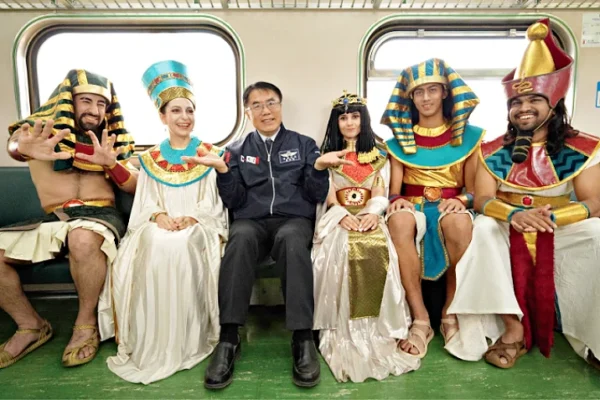 市長黃偉哲與法老演員合影