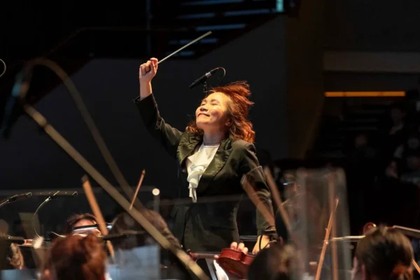 長榮交響樂團駐團指揮莊文貞擔綱指揮，率領長榮交響樂團與知名女高音朱萬花、男高音林健吉共同演出