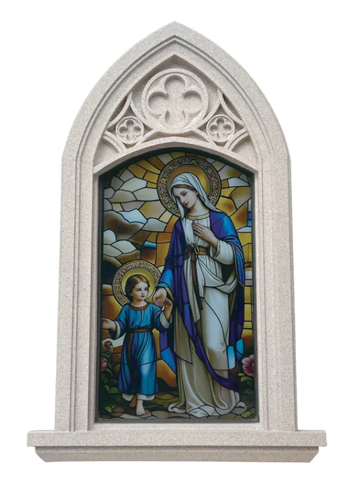 梅山天主堂的玻璃彩繪是重要看點