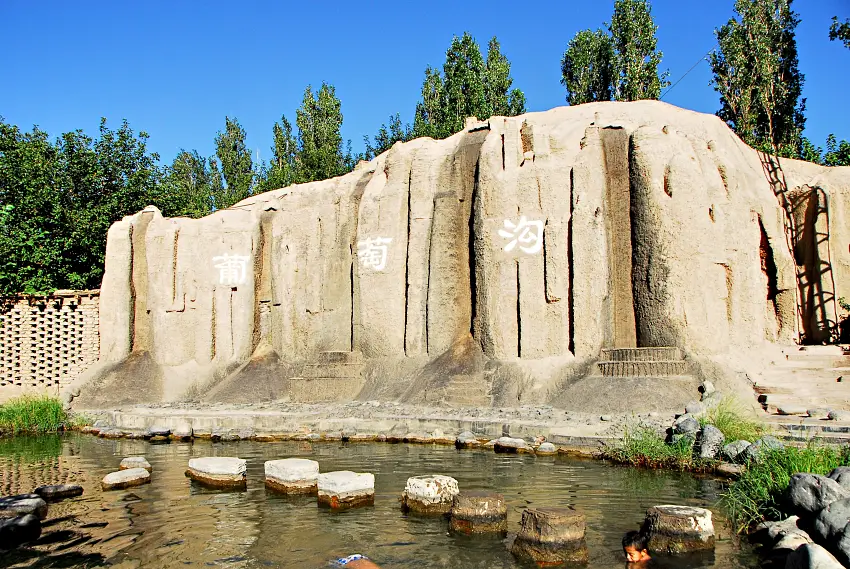 在開放參觀的葡萄溝景區可以了解農戶作息