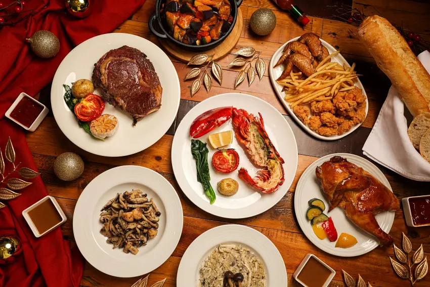 義饗食堂於農曆新年除夕當日特別推出「義饗除夕饗宴」，每人1,780元+10%，主餐可選焗烤蒜香奶油龍蝦或窯烤肋眼牛排。圖／捷絲旅提供