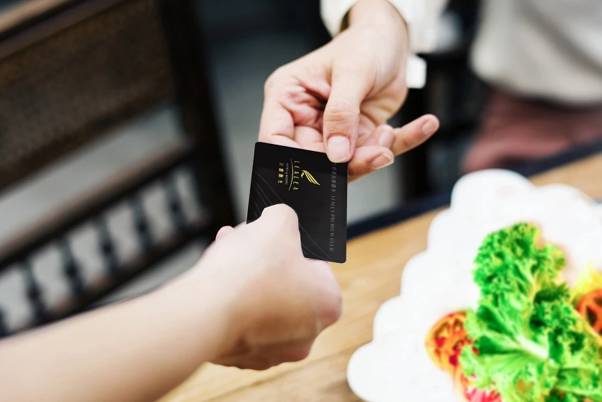 力麗觀光臻選卡,會員即享16張專屬電子優惠券,總價值高達50,516元,約等於47折禮遇。圖力麗觀光提供