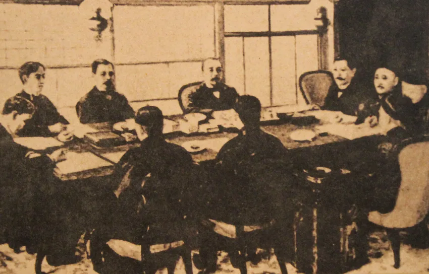 1895年中日兩國派代表簽訂馬關條約的現場圖