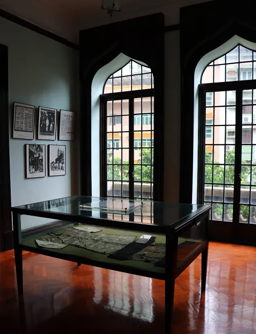 2、	館內展示孫中山家人的生活物品、家具和老照片