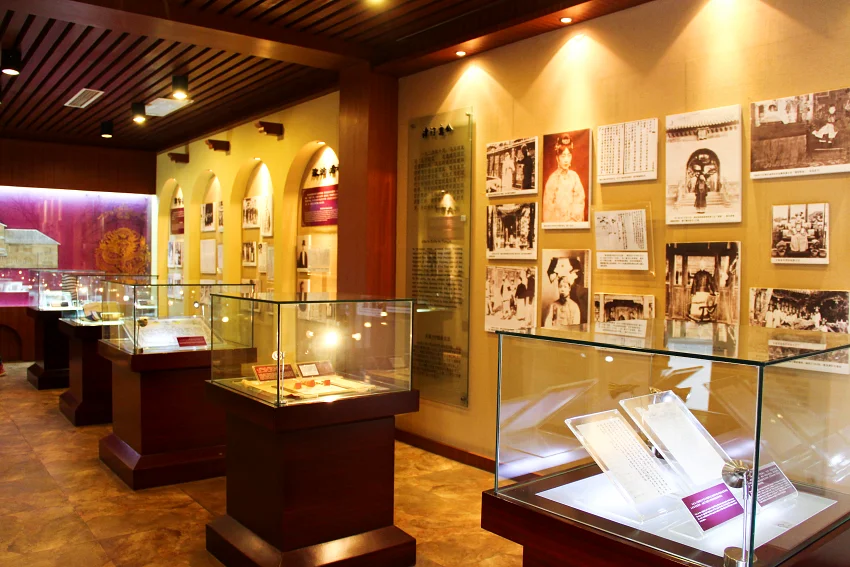 展示廳中利用大量圖文介紹溥儀一生