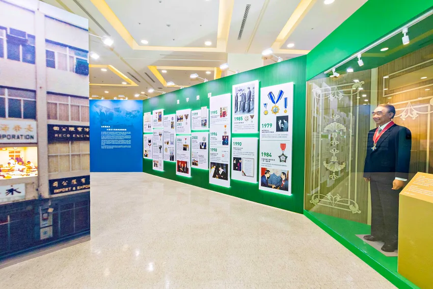 「所信所行‧善不止息─長榮集團創辦人張榮發總裁辭世十周年紀念特展」首度對外公開張總裁生前委由已故知名蠟像大師林健成精心製作的等身比例蠟像，還原呈現張總裁於2006年獲頒「大英帝國司令勳章」的神情與風采，栩栩如生。