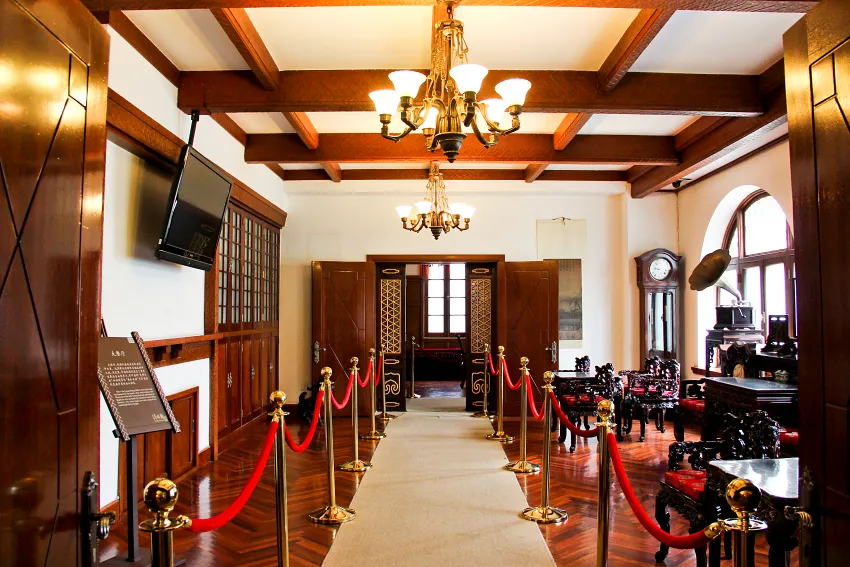 靜園內重現溥儀居住當時的家具與擺設