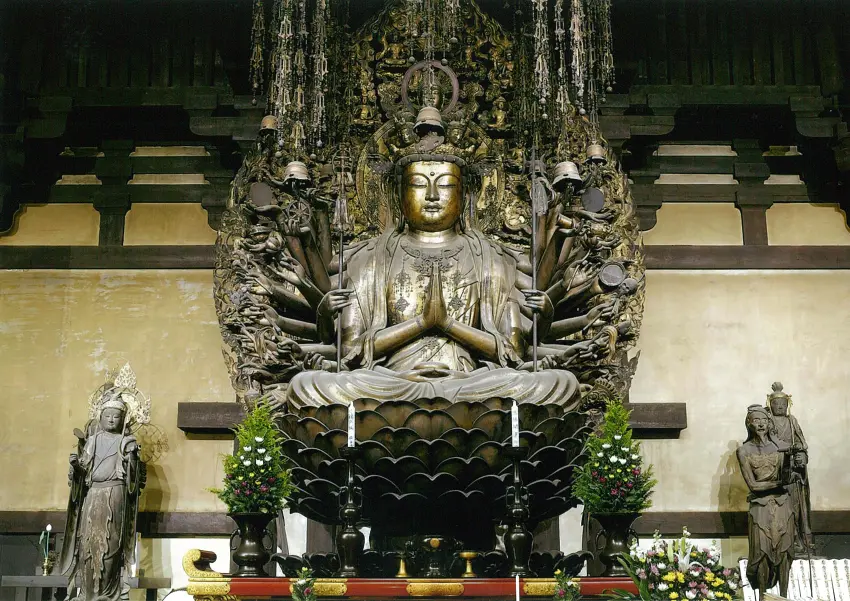 三十三間堂主尊：千手観音坐像，被列為國寶
