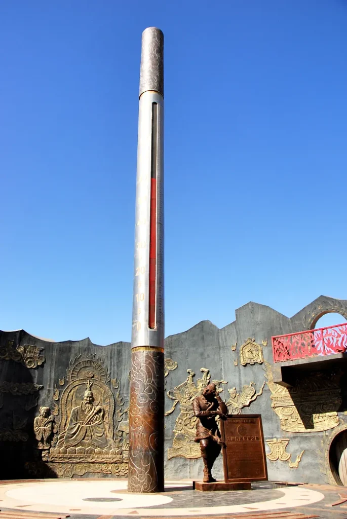 以金箍棒為設計概念的立體溫度計,高度達12公尺