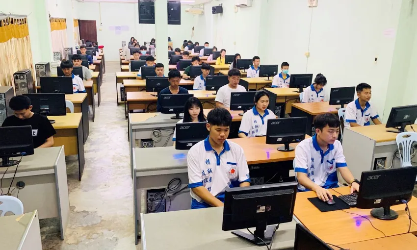 潘思源總裁捐贈的教學用電腦已安裝在當地華校