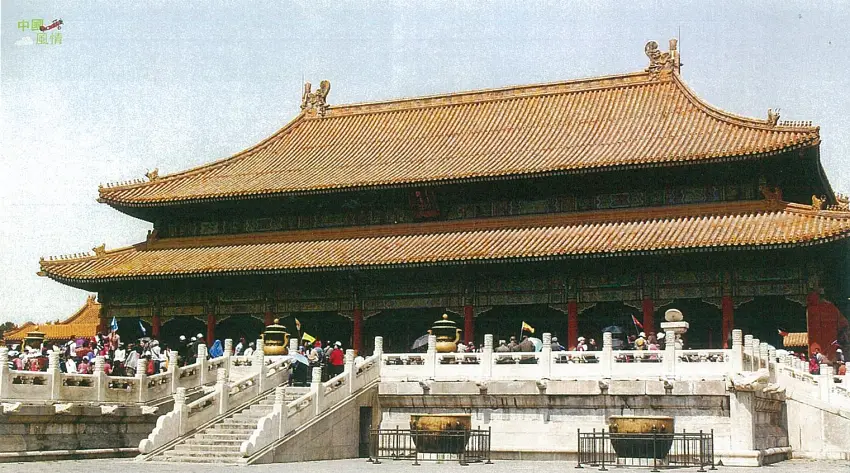 即便清朝實質上已滅亡，溥儀仍能在紫禁城內繼續當皇帝