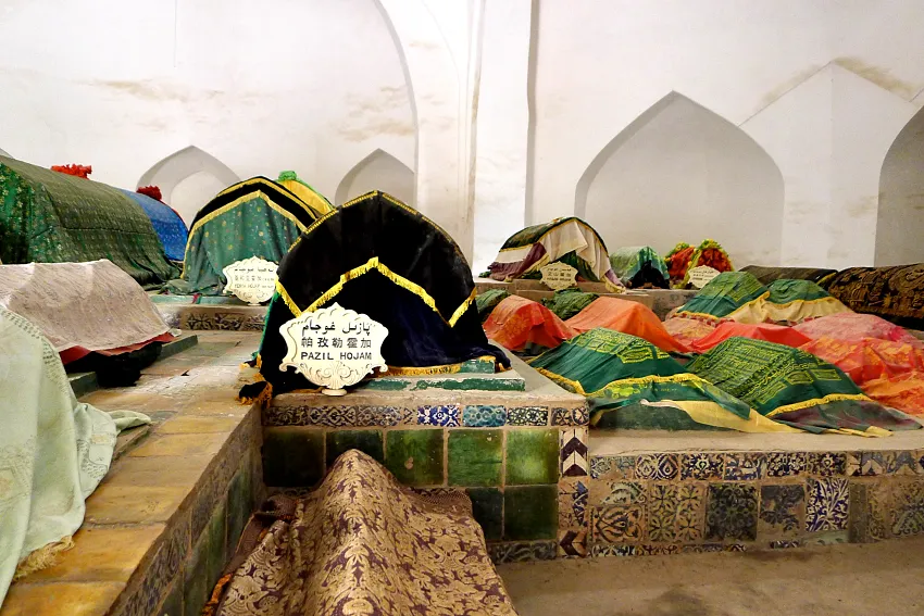 主墓室目前僅存58座墓包