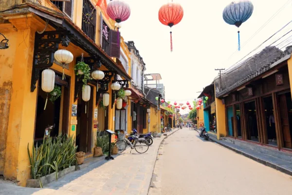 古老的建築課會安古鎮保有獨特的歷史韻味