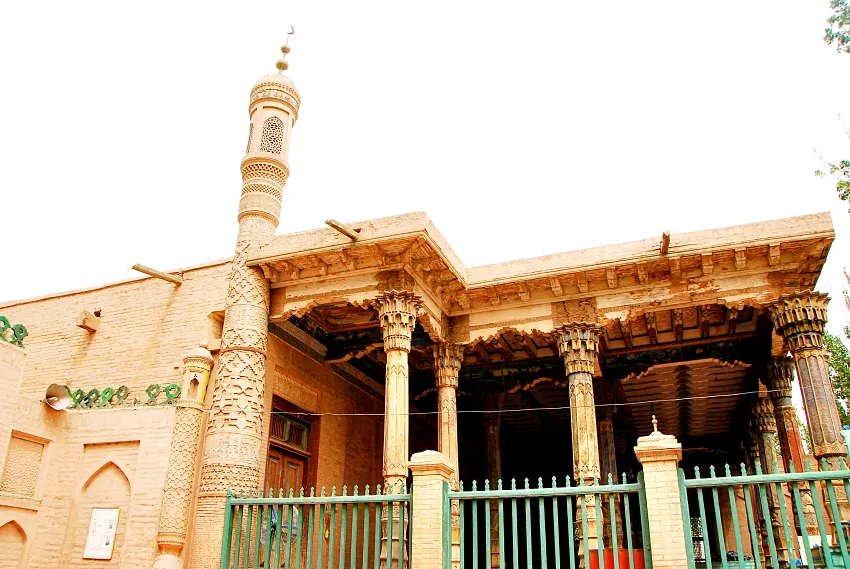 除了墓室外，香妃墓園區中還有清真寺、禮拜堂等相關建築