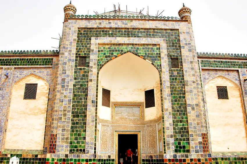 主墓室是香妃墓中最壯觀的建築