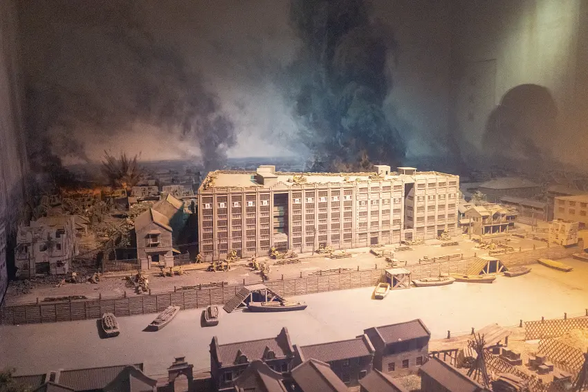 紀念館內設有微縮模型,讓人更容易理解當年戰況