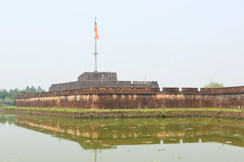 大旗台位於皇城南側城牆中央，除了昇掛旗幟亦有瞭望台的功能