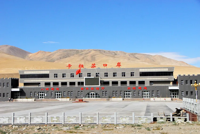 位於高原上的卡拉蘇口岸是中國與塔吉克的邊境關防