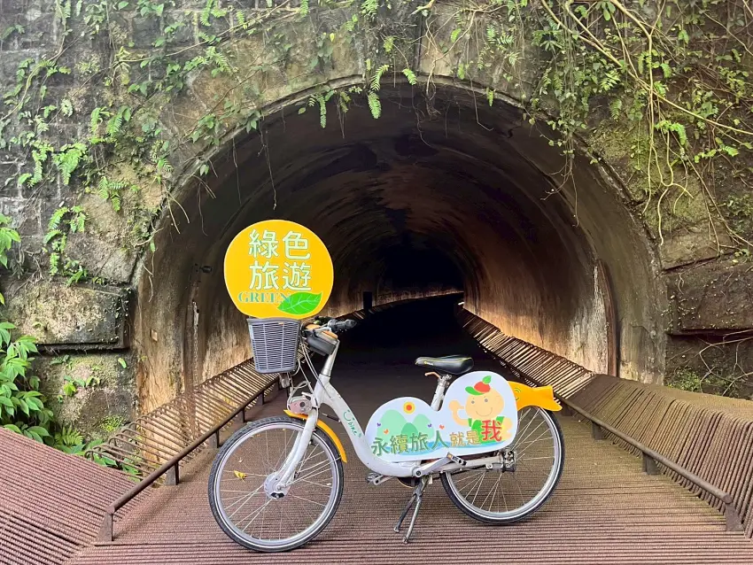 以步行或自行車等綠色運具造訪三貂嶺生態友善隧道，近距離感受山林環境與自然生態風貌。(圖為114年活動資料照)