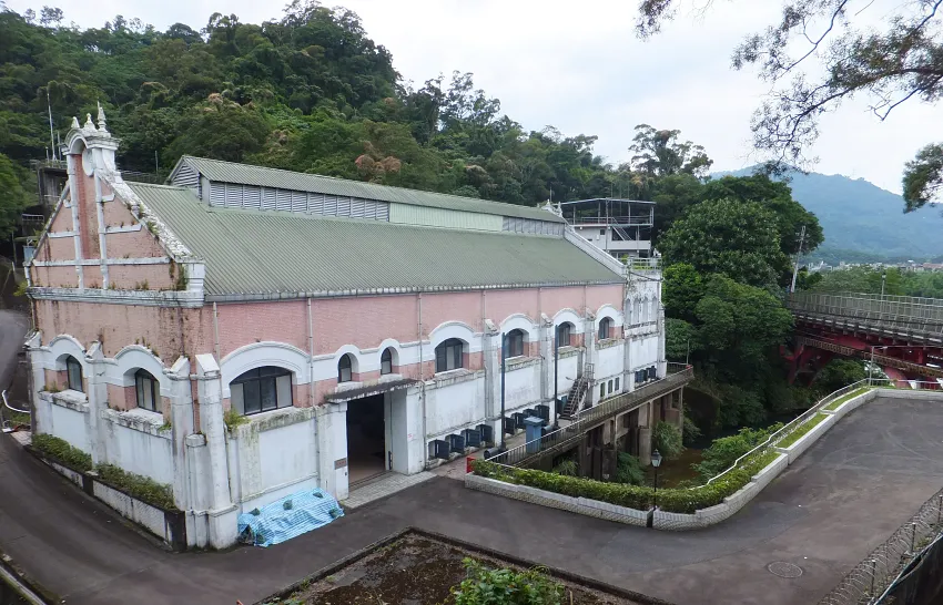 小粗坑發電所是台灣最古老的現役水力發電廠。