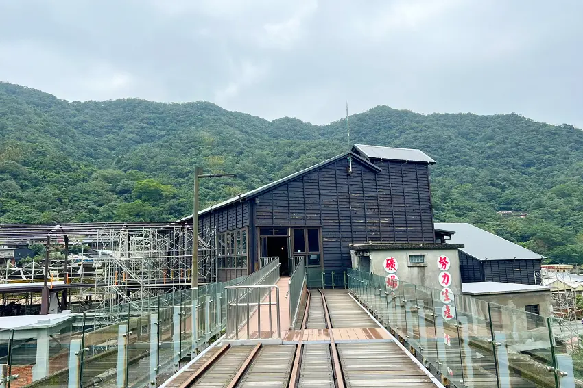 春節期間特別開放之無障礙坡道，讓長者與幼兒皆能輕鬆進入整煤廠核心區域。