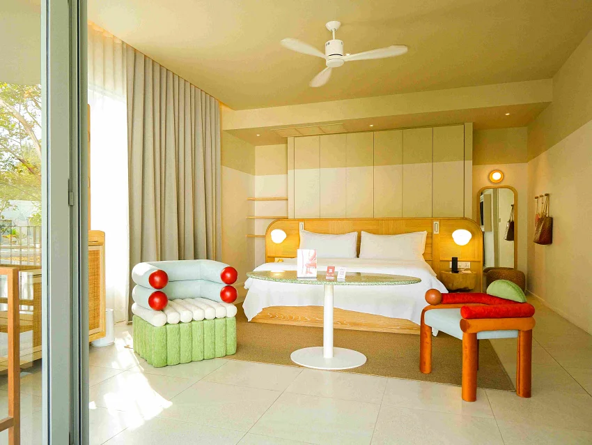 精選房型化身期間限定沉浸式展演空間，入住即能近距離體驗「The Puffiction」系列。