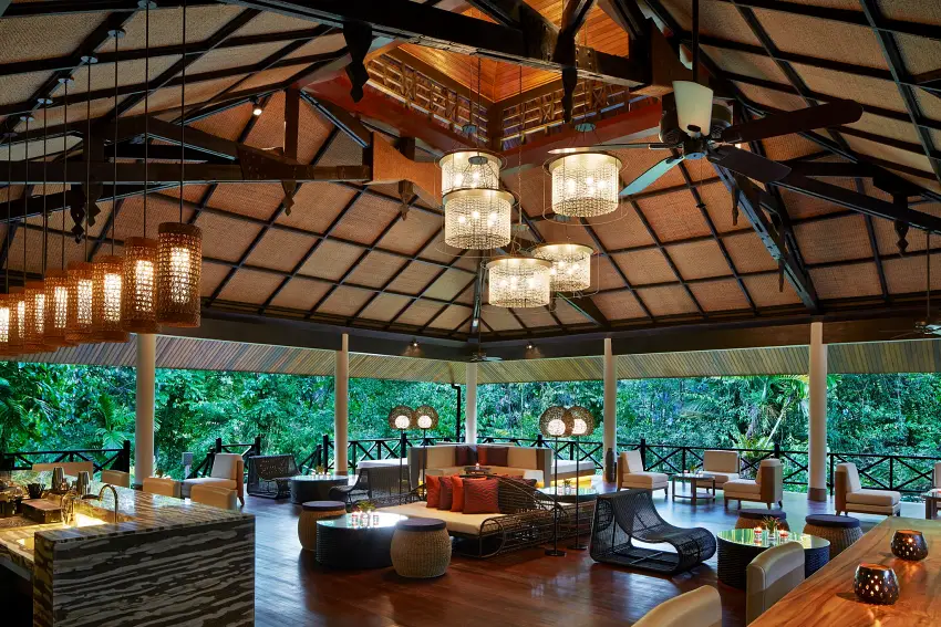 為雨林環繞的姆魯萬豪度假村。圖片來源: Mulu Marriott Resort & Spa