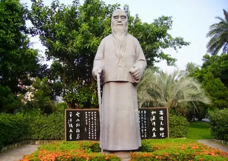 于右任國父紀念館雕像