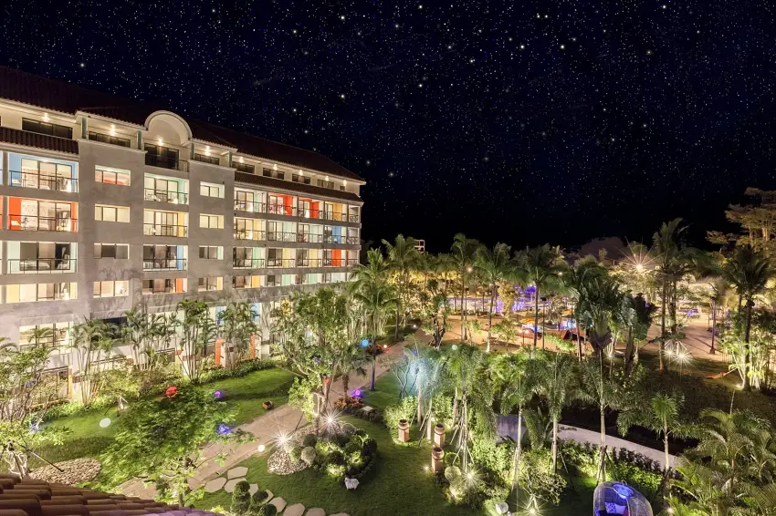 「好宿成雙」專案可自由配對南北飯店，免費入住台南趣淘漫旅或台東趣淘漫旅一晚，墾丁凱撒則是另加價1,000元即可入住雅致客房一晚。圖/凱撒飯店連鎖提供