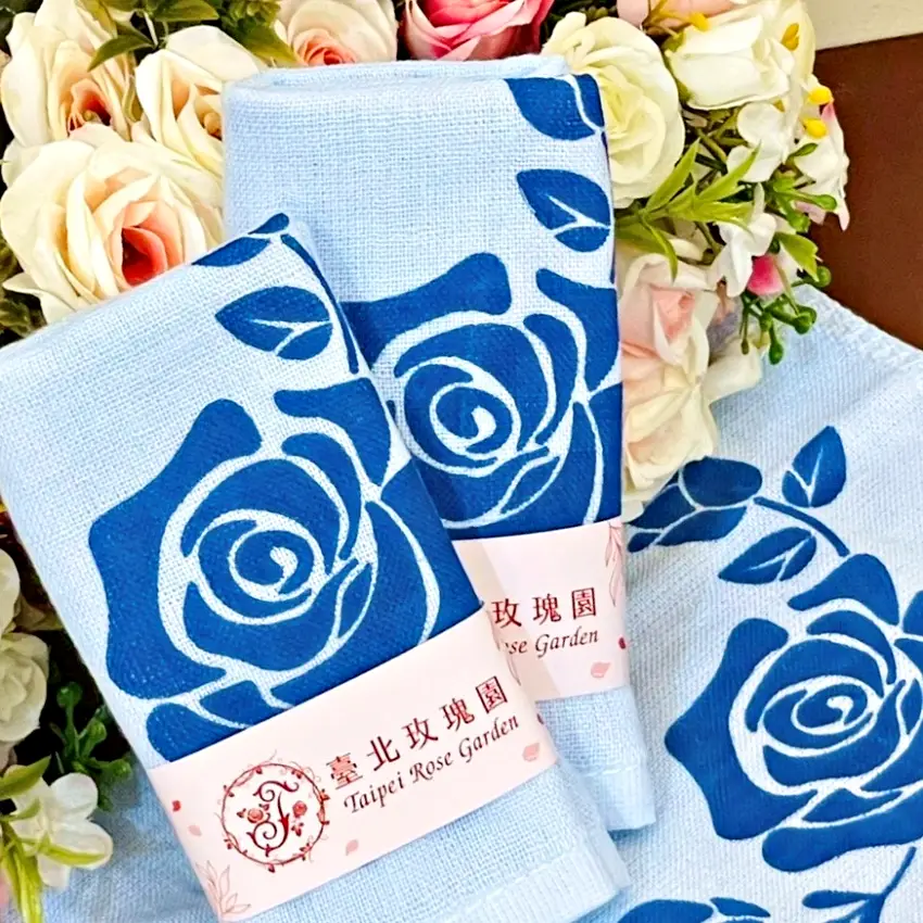 前20名入住「玫好時光」住房專案的房客，可獲得「晶華專屬—花卉造型限量方巾」