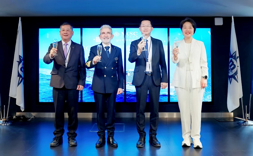 由左至右為臺灣港務公司總經理王錦榮、MSC 榮耀號船長 Roberto Leotta、高雄市政府祕書長郭添貴及MSC 地中海郵輪及 Explora Journeys 意鉑奢華郵輪大中華區總裁黃瑞玲