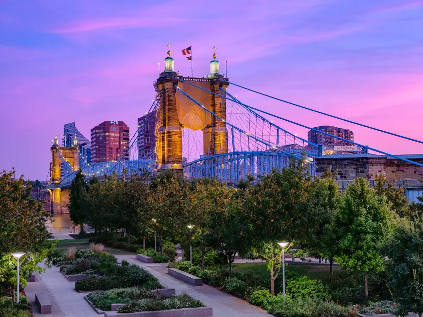 電影《雨人》經典場景肯塔基州科文頓羅布林吊橋。圖：美國國家旅遊局／提供。