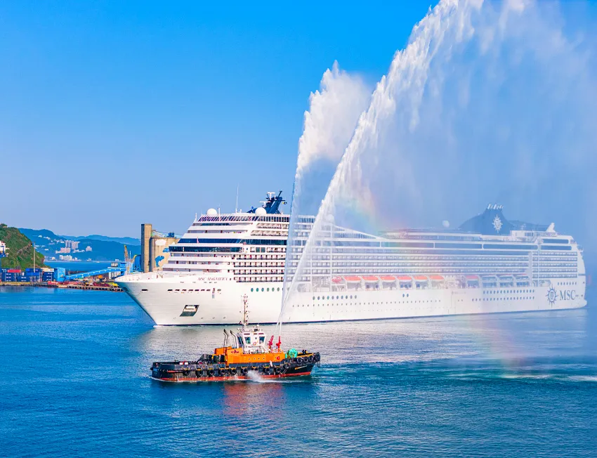 正值 2026 年環球航線航程的 MSC 華麗號，首度靠泊臺灣基隆港